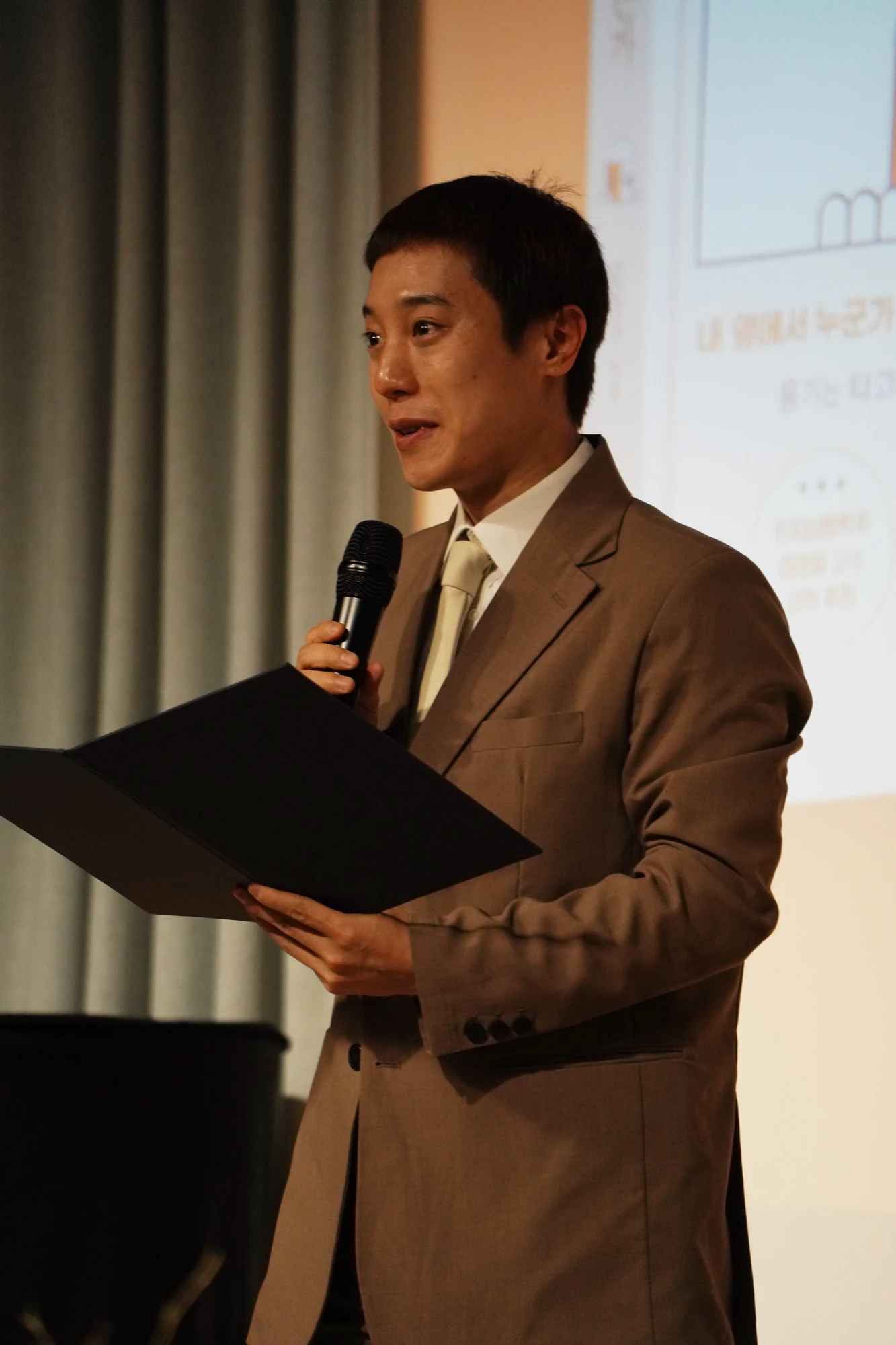 용기는 어떻게 행동이 되는가 출판기념회 현장 36